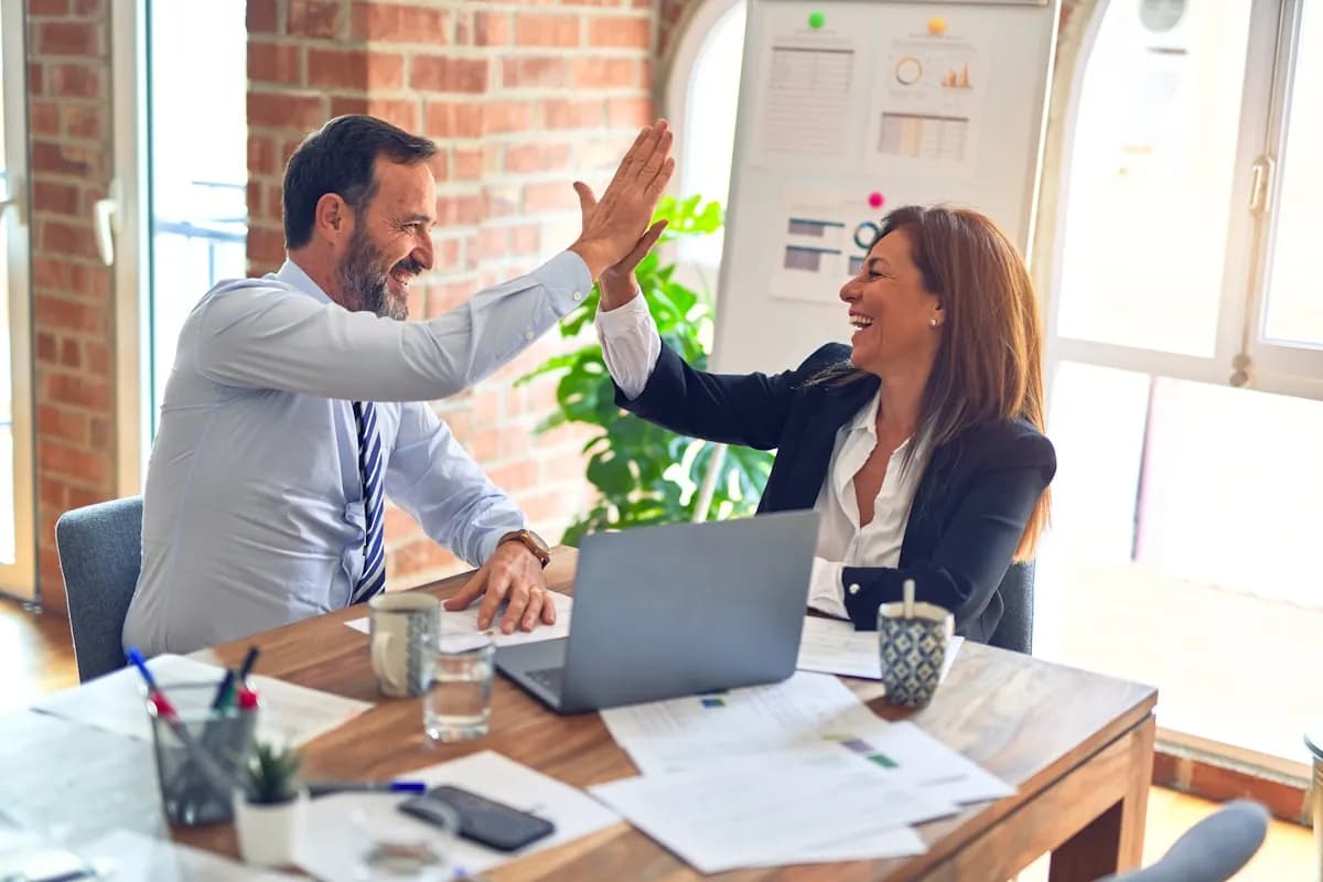 Summer in B2B Sales: Myths, Realities and How to Win in Q2/Q3